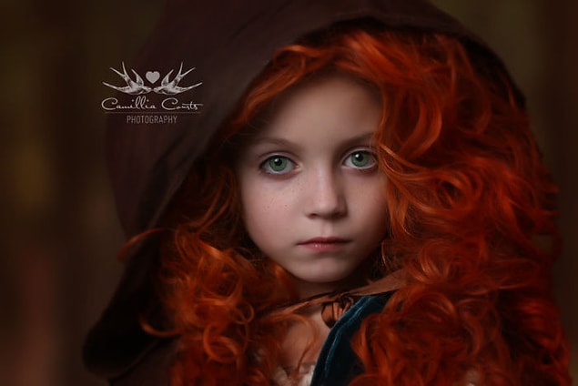 1. 7 yaşındaki Layla pek utangaç bir kız çocuğu olsa da, iş Disney kahramanlarını canlandırmak olunca kabuğundan çıkıveriyor.