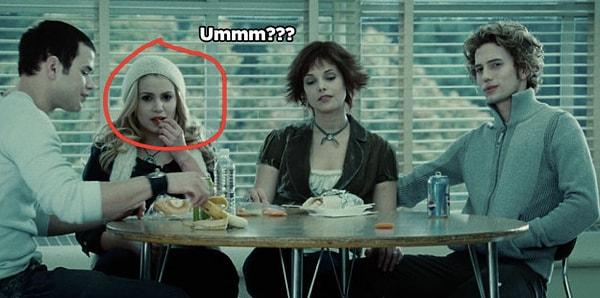7. Vampirler havuç yer mi? Rosalie yiyor ama.