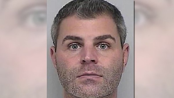 8. Помощник продюсера Nickelodeon использовал свое положение, чтобы насиловать детей