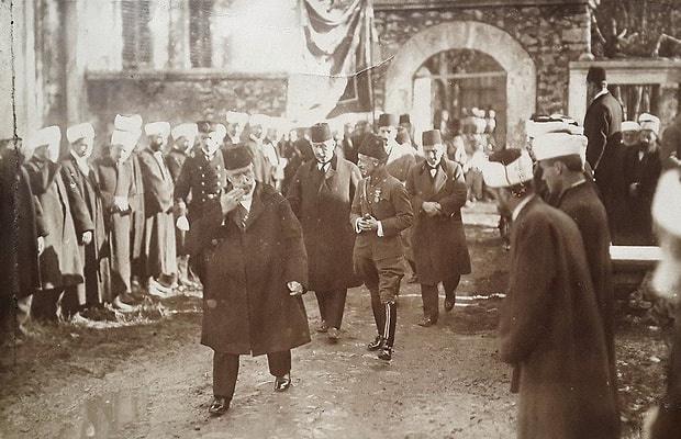 osmanli hanedaninin tek ressami 12 maddede son halife abdulmecit efendi uzerine bilgiler