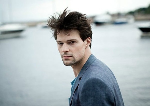 12. Когда утром не хочется идти на работу, а вечером не хочется идти домой, жизнь надо менять.