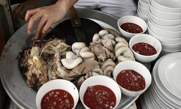 10. Любимый всеми деликатес в Юго-Восточной Азии - пудинг из крови утки или свиньи