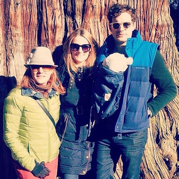 2. У него есть два старшие сестры: Лиза и Джессика