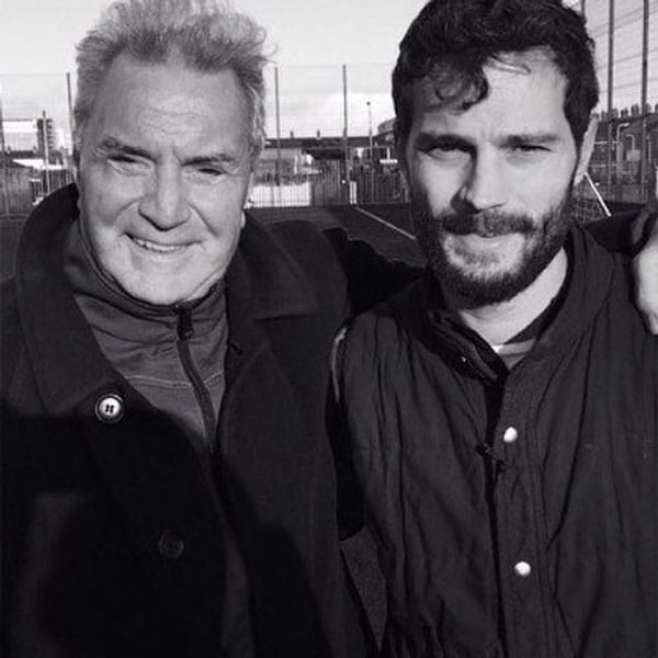 3. Его отец Джим Дорнан работает акушером, а мать Лорна умерла от рака, когда Джейми было 16 лет