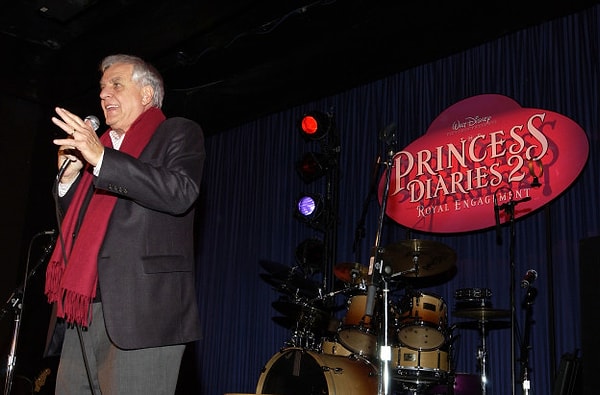 3. Хэтэуэй и Эндрюс отдали дань его памяти вскоре после того, как узнали печальные новости.