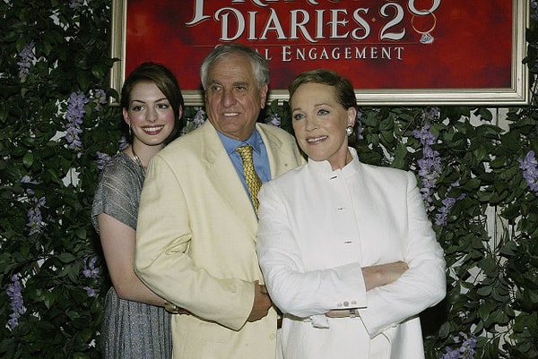 7. «Думаю, мы могли бы сделать это в его честь, - продолжает Эндрюс, говорят о Маршалле. – У Энни была идея заняться этим, и я только за, если она захочет…»