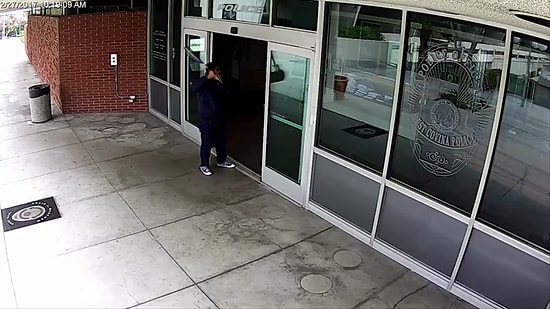 Elinde Beyzbol Sopası ile Karakol Basan Adamın Tahmin Edilebilir Sonu