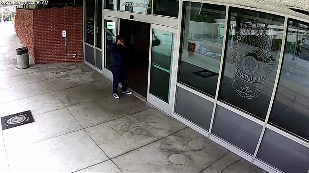 Elinde Beyzbol Sopası ile Karakol Basan Adamın Tahmin Edilebilir Sonu