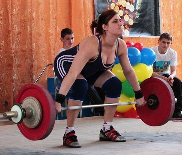 10. Но она, безусловно, все еще поднимает вес. Это ведь у нее в крови!