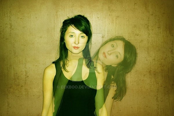 Вообще, деперсонализация является защитным механизмом психики при возникновении сильного эмоционального потрясения.