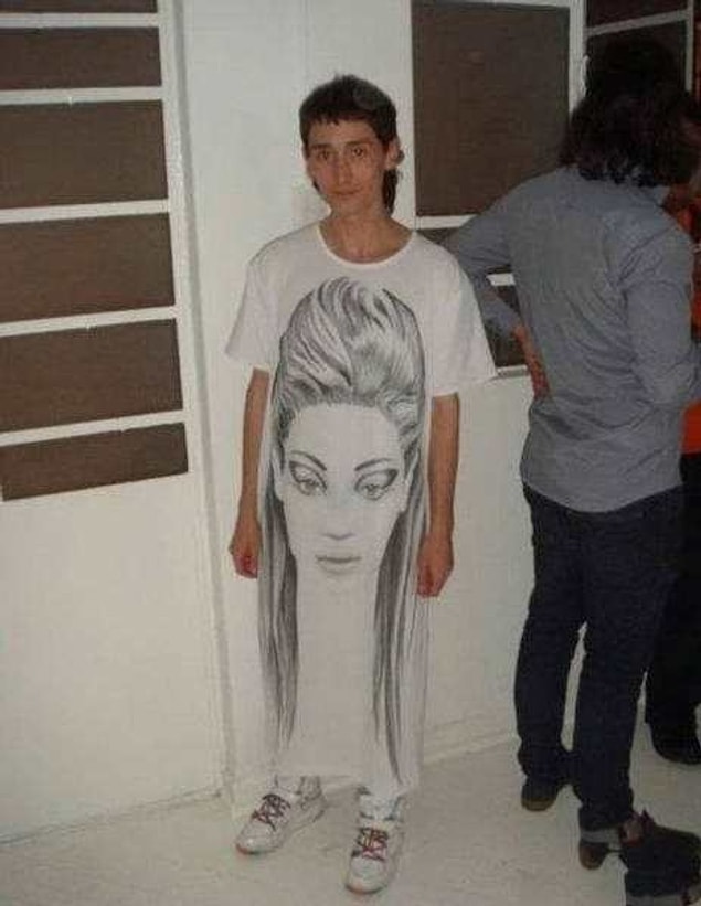 15. Temiz pantolonun falan kalmayınca tercih edilebilir aslında bu boy tişörtler, aklıma yattı