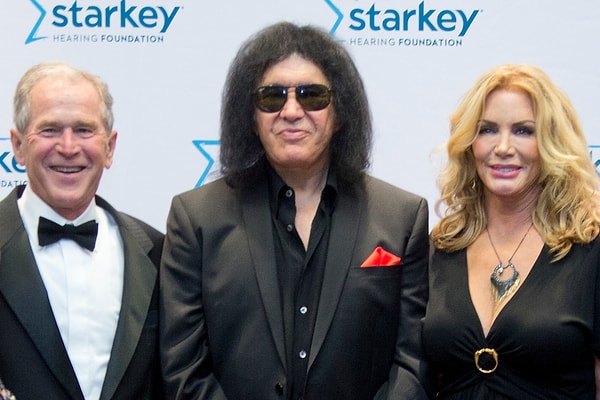 6. Джин Симмонс (Kiss) и Джордж Буш