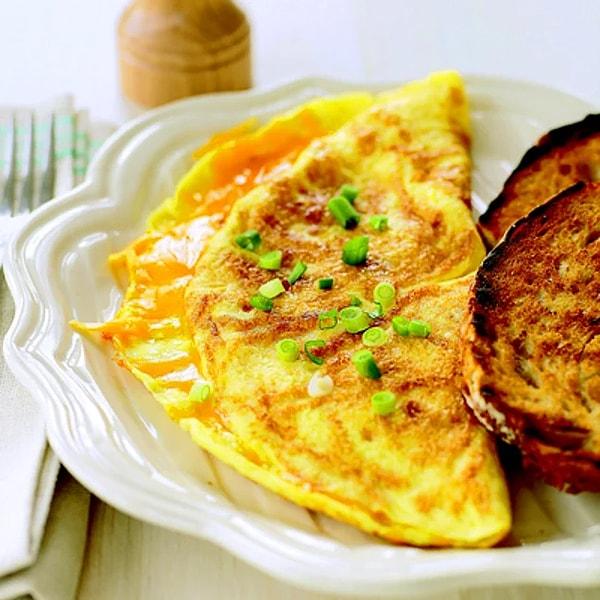 11. Kahvaltıya hem büyük hem peynirli omlet isteyenlere...