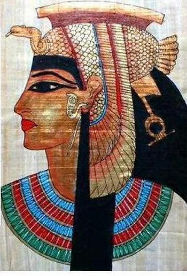 4. В Древнем Египте во времена правления Клеопатры трендом было на месте сбритой брови рисовать новую. Эталоном красоты считались длинные брови, нарисованные до висков.