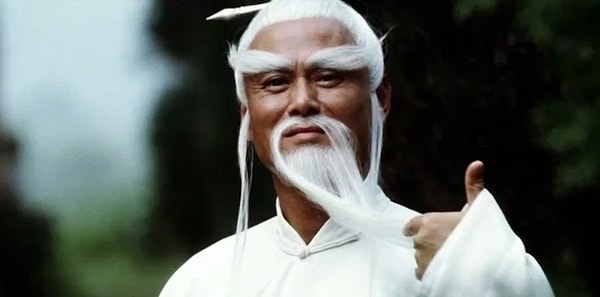 7. А азиатские  мужчины были уверены, что длинные(!) брови приносят удачу. Считалось почетным, если ты можешь заплести брови в косу.