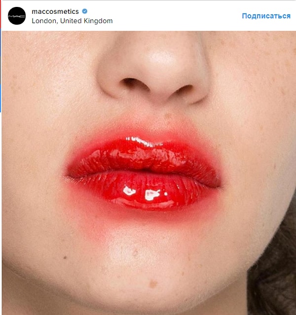 1. MAC Cosmetics подобрали новый необычный лук для своих моделей в последнем показе. Это экспериментальный тренд компании под названием «леденцовые губы».