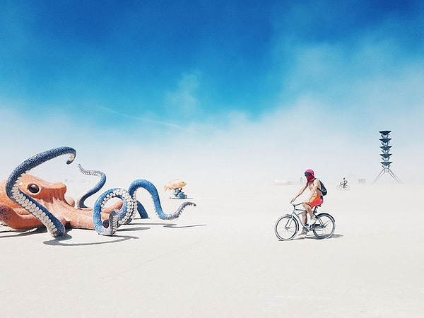 18. "Cюрреалистичный"