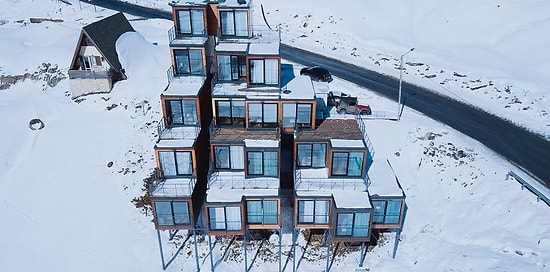 В горах Грузии построили отель из грузовых контейнеров!