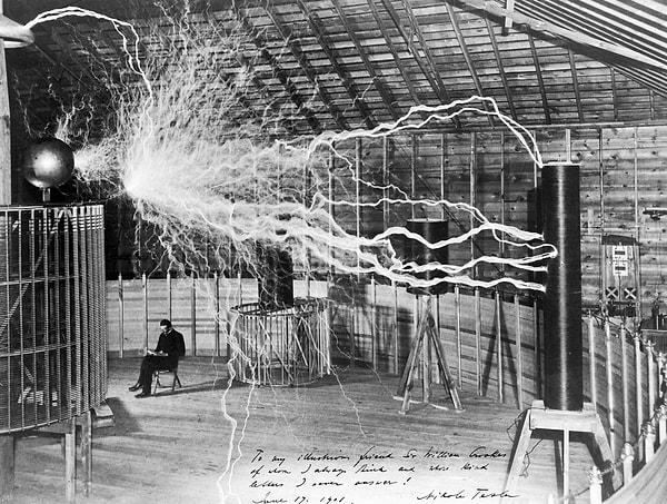 Edison, sıkıntıları gidermesi durumunda Tesla'ya 50,000 dolar vereceğini söylemiştir.