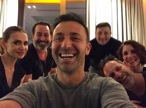 7. Mustafa & Emina Sandal çifti, geçtiğimiz akşam Cem Yılmaz ve Ozan Güven'i akşam yemeğinde misafir ettiler ve bu mutlu kareyi de Instagram hesaplarından paylaştılar.