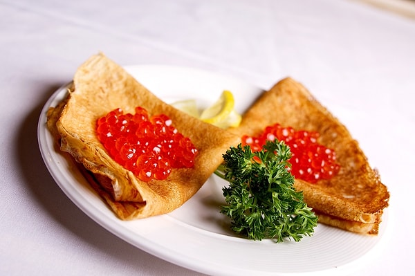 15. Ксения Собчак – блины с икрой