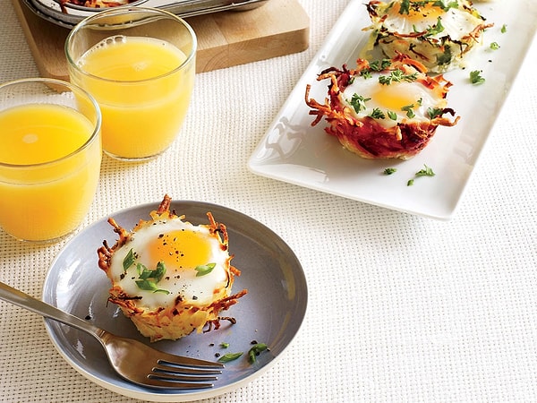 12. Тейлор Свифт – блюдо из яиц и стакан апельсинового сока