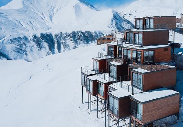 Hotel Quadrum, Gürcistan'da kar tatili severler için hazırlanmış alışılmadık bir otel.