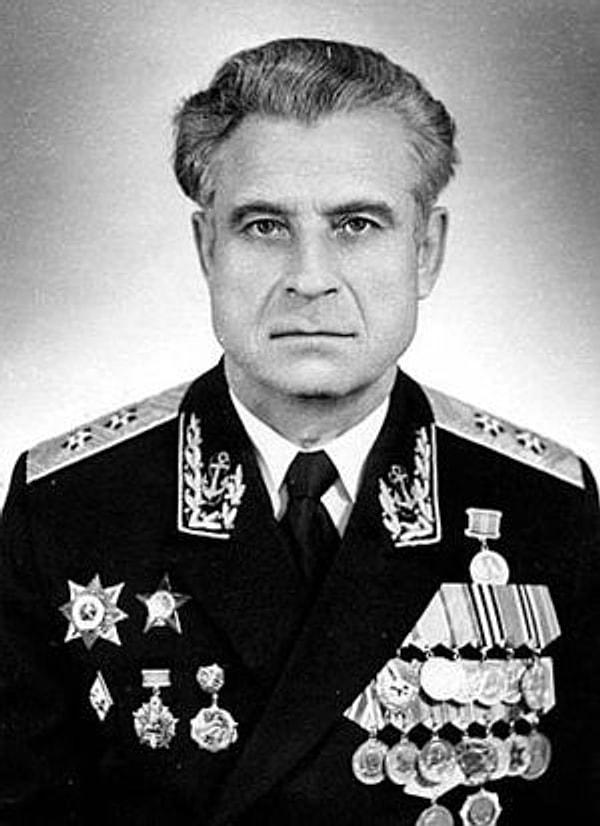 5. İşte tüm insanlığın en ihtiyaç duyduğu bu anda 2. Komutan Vasili Arkhipov son sözünü söyledi..