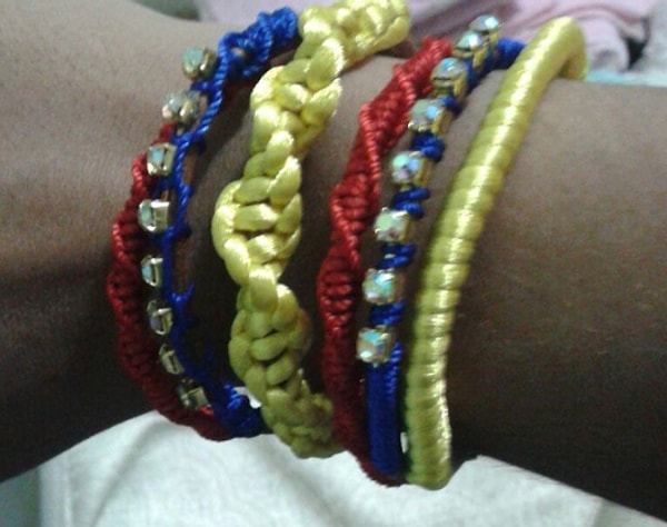 13. Из украшений у тебя есть такие фенечки (в лучшем случае).