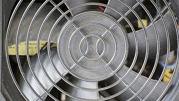 4. Нельзя спать со включенным вентилятором, потому что вы можете умереть