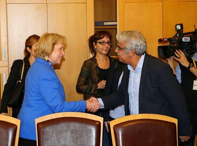 Bu sırada Türkiye’de olan Almanya Federal Cumhuriyeti Devlet Bakanı Maria Böhmer ise, HDP Meclis grubunu ziyaret etti.