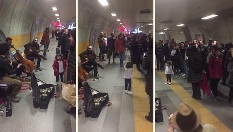 Metro Müzisyenlerine Bale Yaparak Eşlik Eden Dünya Tatlısı Ufaklık