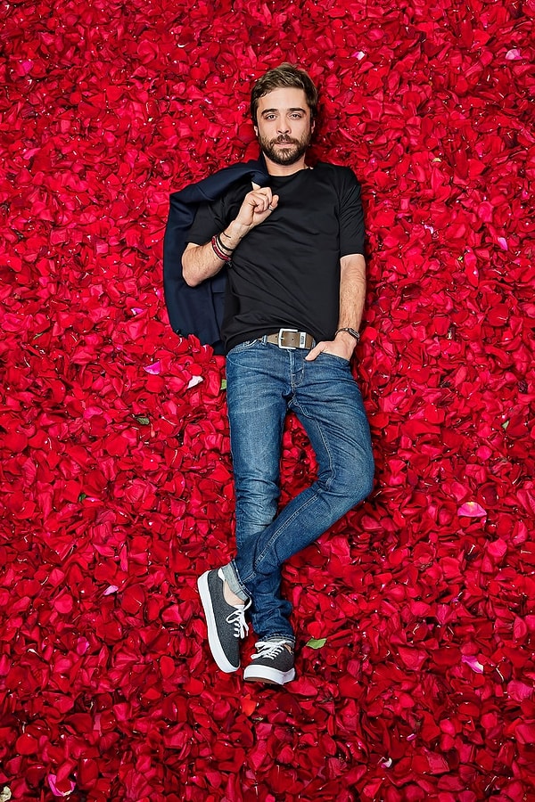 2. На этот раз девушки поборются за сердце звезды «Интернов» Ильи Глинникова.