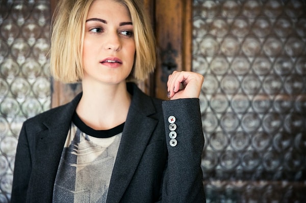 4. Так, например, среди них скандальная журналистка «Эхо Москвы» Леся Рябцева…