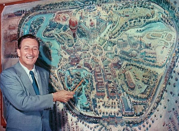 4. Walt Disney aslında parkı 3 hektarlık bir alana kurmayı planlamış ancak park açıldığında 34 hektarlık bir alanı kapsıyordu.