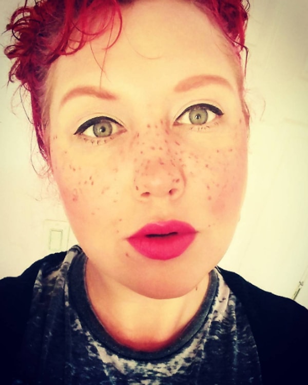 1. Эти веснушки настоящие или нарисованные?