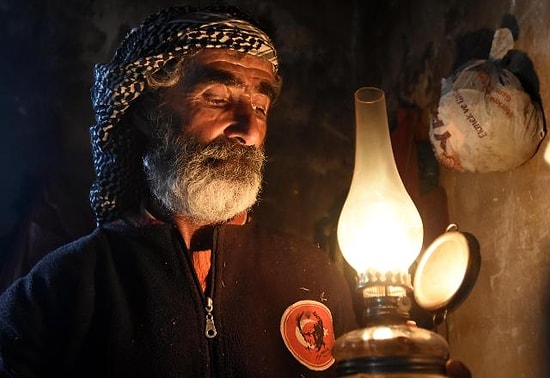 Pilli Radyosu ve Gaz Lambasıyla 22 Yıl Önce Boşaltılan Köyün Tek Sakini: Derviş Muhan