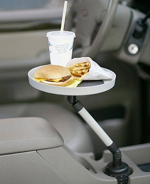 35. Небольшой поднос для тех, кто любит перекусить за рулем
