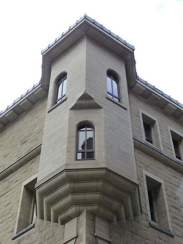 10. Кажется, этот бедолага боится высоты