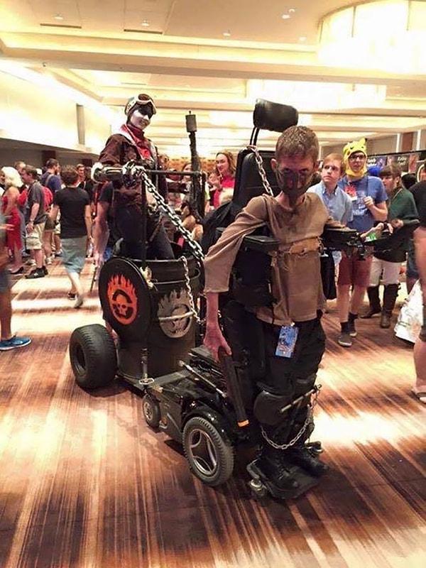 19. Mad Max kostümüyle harikalar yaratan engelli çocuk.