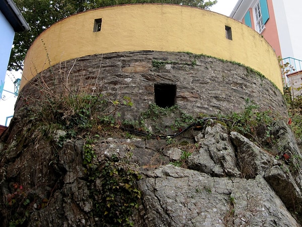 9. Ребенок, который рассказывает о чем-то захватывающем