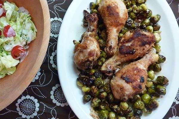 9. Куриные окорочка запеченные с брюссельской капустой