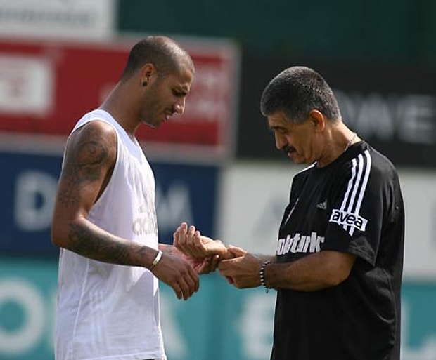 Buyuk Bir Saygiyi Hak Ediyor Besiktas In 36 Yillik Malzemecisi Sureyya Soner Buyuk Bir Saygiyi Hak Ediyor Besiktas In 36 Yillik Malzemecisi Sureyya Soner