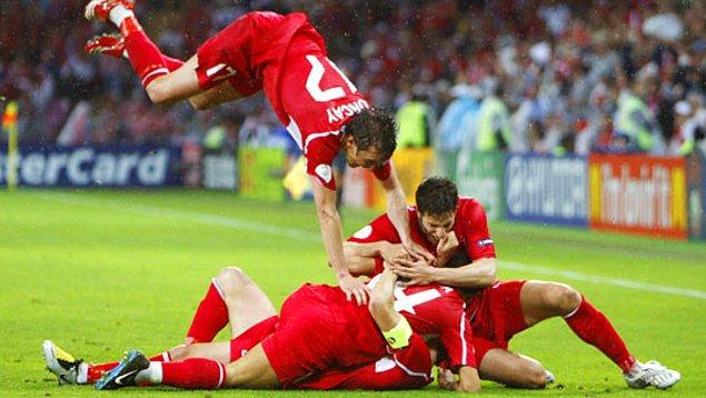 7. Euro 2008'de büyük bir başarıya imza atarak yarı finale kadar yükselen Türkiye'nin oynadığı maçlar hangi şıkta doğru sırayla verilmiştir?