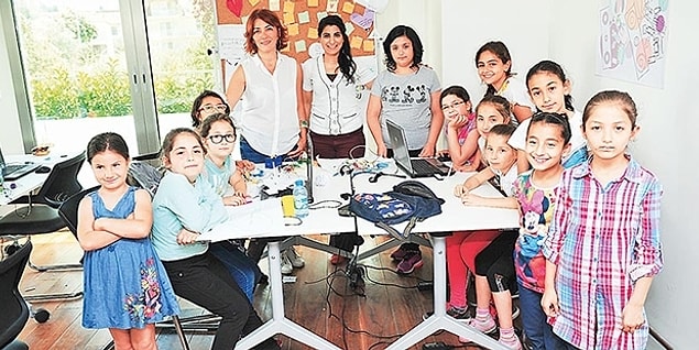 Müjde Esin'i ve kız çocukları için emek veren proje kapsamındaki herkesi tebrik ediyoruz.