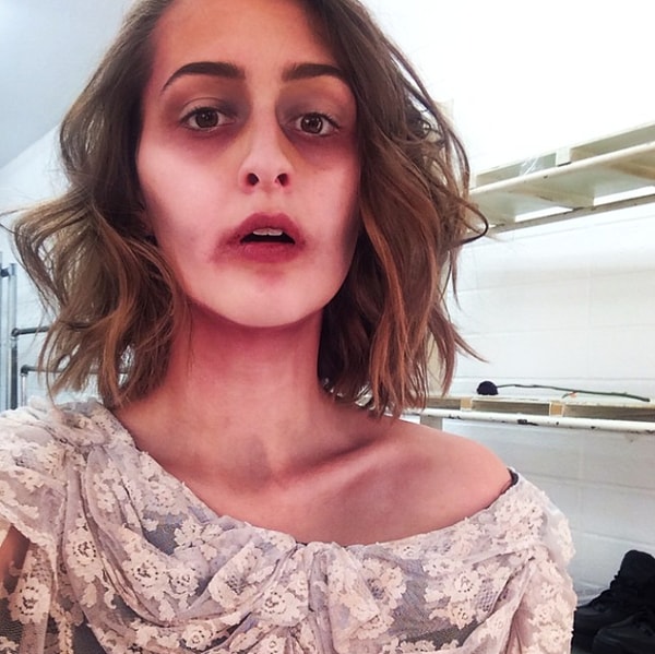 7. Тот момент, когда все интересуются был ли это макияж на Хэллоуин, а ты всего лишь впервые пробовала сделать контуринг.