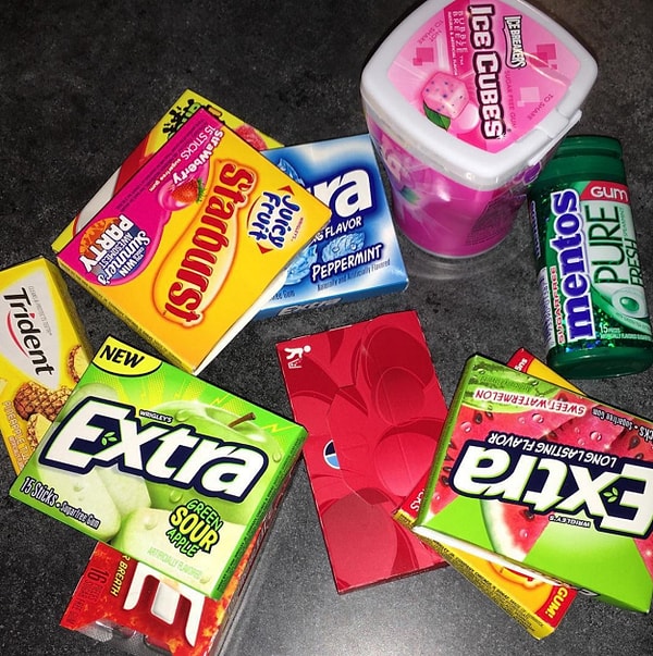 9. Жевательная резинка ни разу не продавалась в парке, потому что Уолт Дисней не хотел, чтобы она была расклеена повсюду.