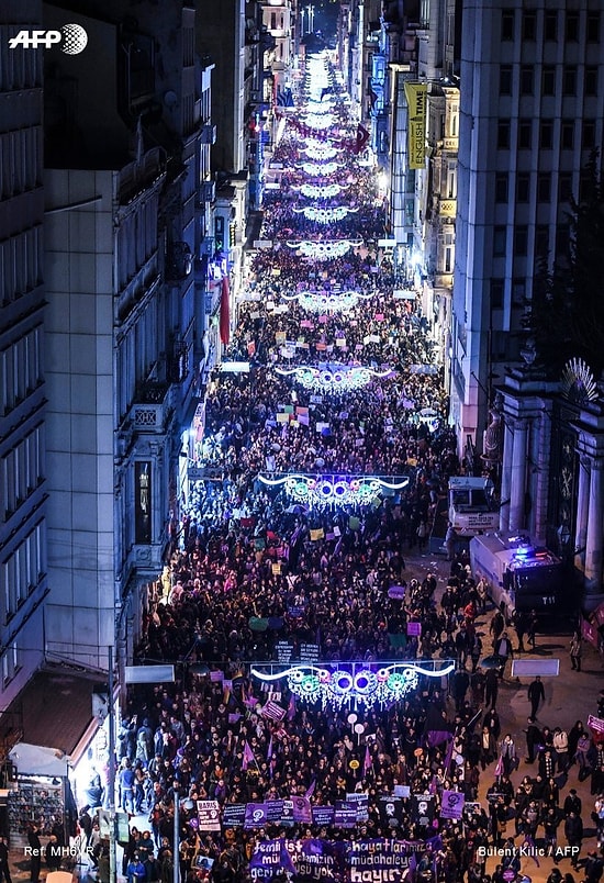 Feministlerin 8 Mart Gece Yürüyüşünden Atarlı Giderli 25 Pankart