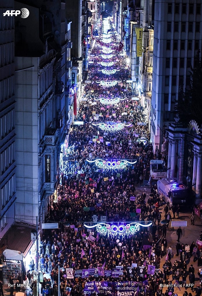 Feministlerin 8 Mart Gece Yürüyüşünden Atarlı Giderli 25 Pankart