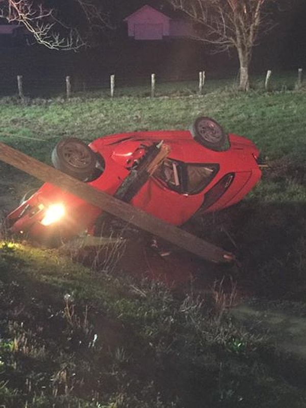 1. Парень собирался сделать предложение своей девушке в день их годовщины.